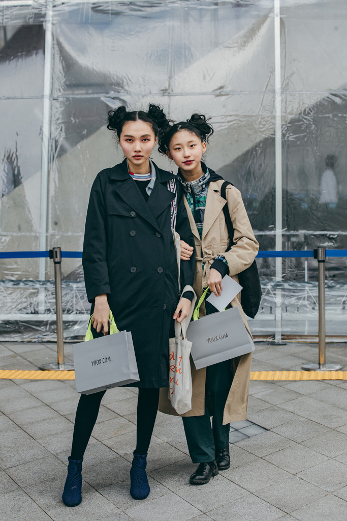 The Best Street Style From Seoul Fashion Week Fw19 E Online Ap